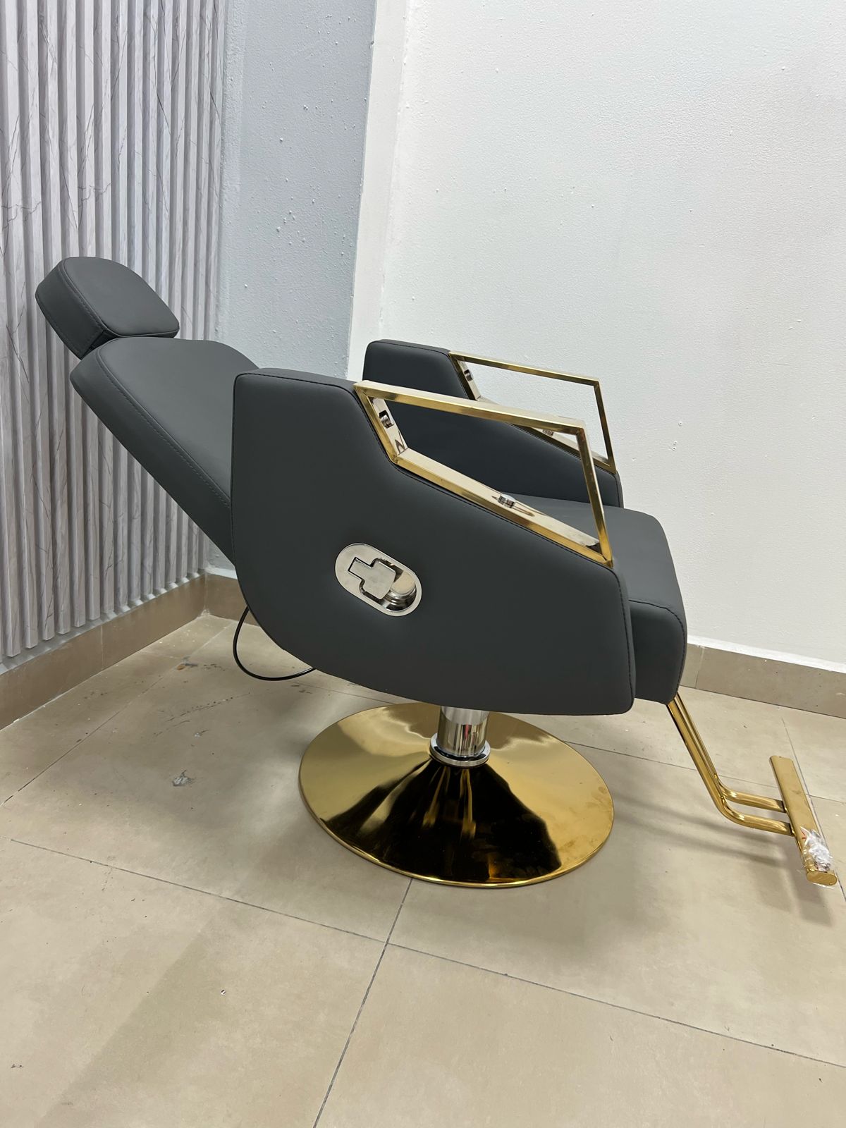 Silla Gris Para Salón con Dorado (Reclinable)