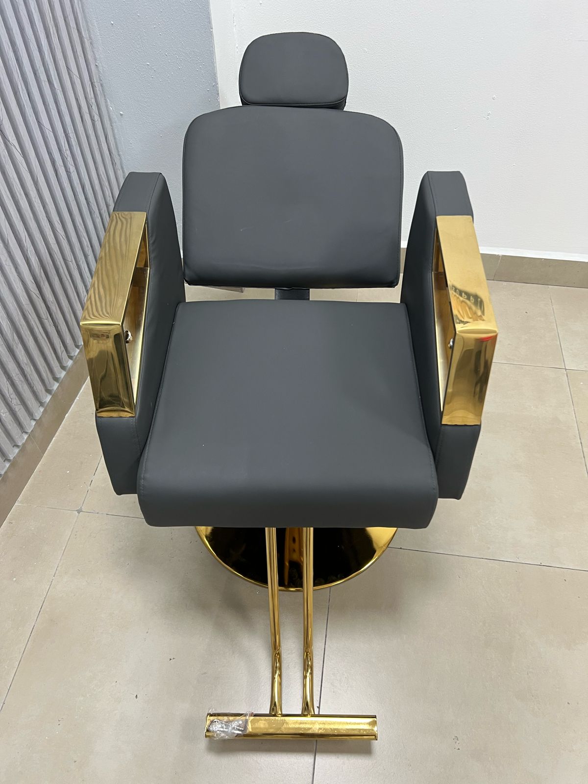 Silla Gris Para Salón con Dorado (Reclinable)