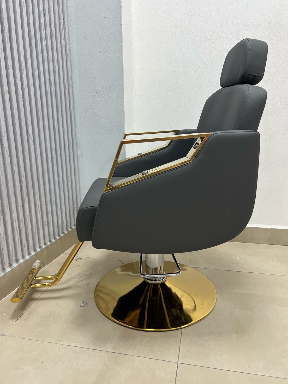 Silla Gris Para Salón con Dorado (Reclinable)