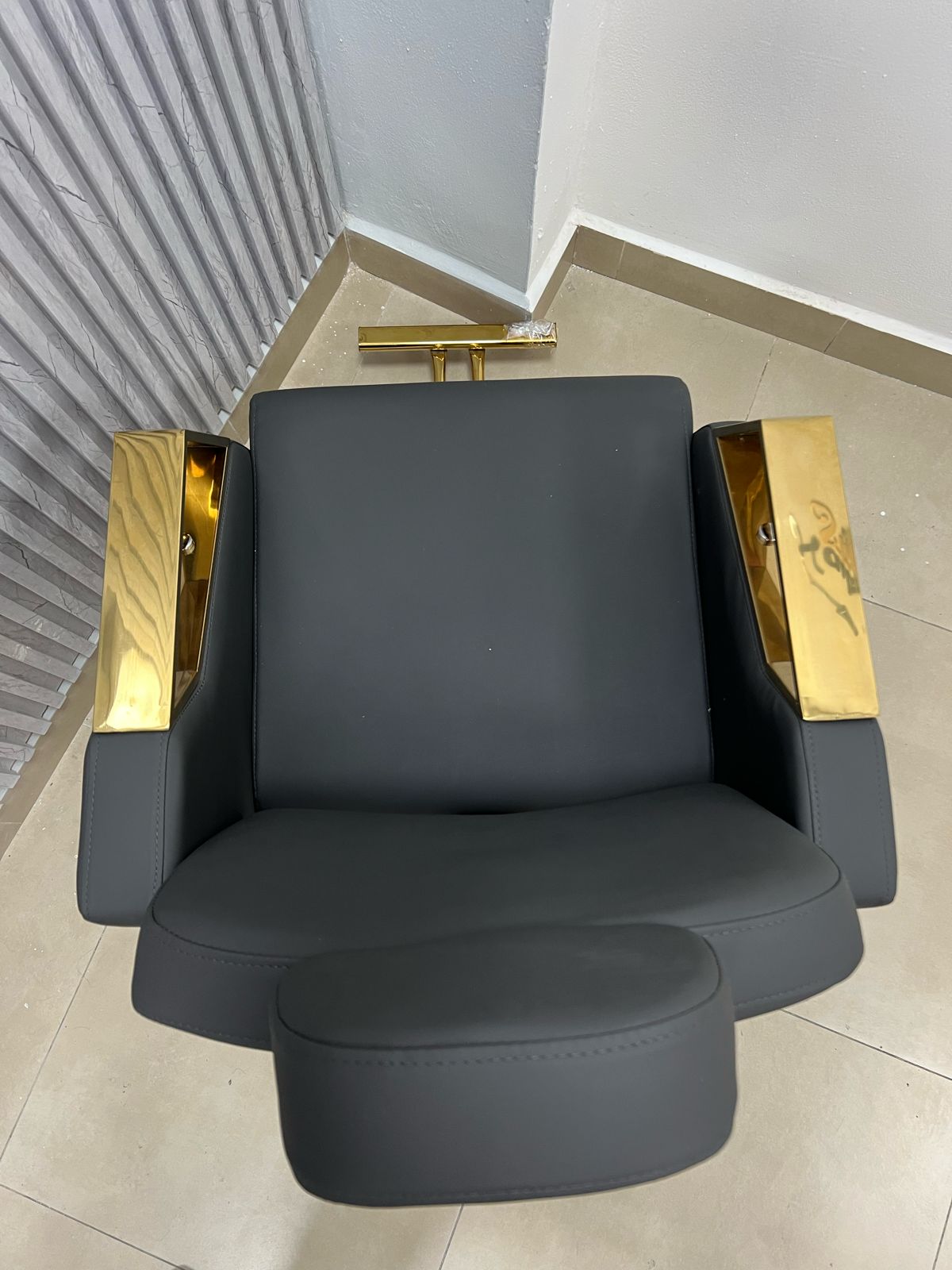 Silla Gris Para Salón con Dorado (Reclinable)