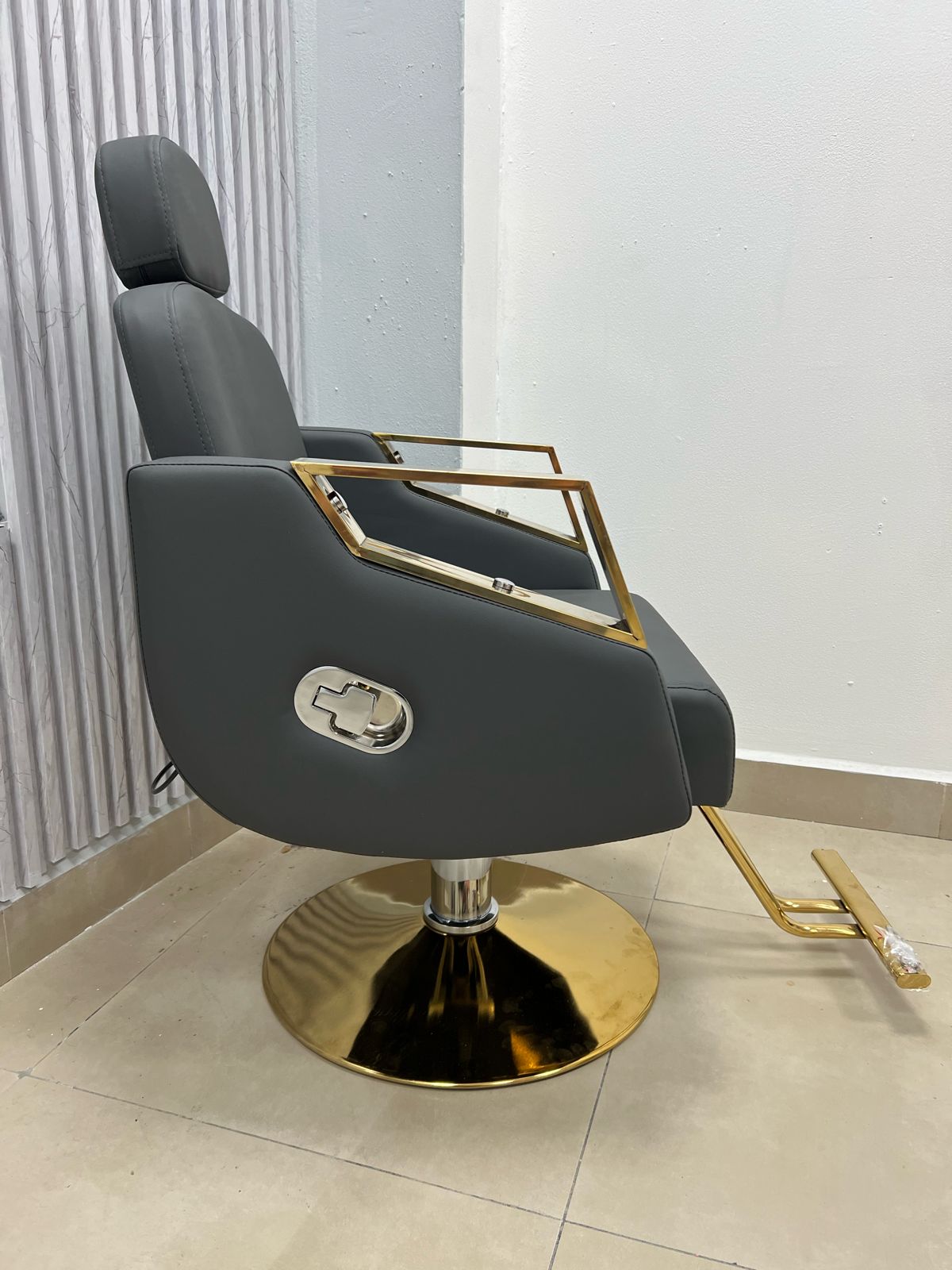 Silla Gris Para Salón con Dorado (Reclinable)
