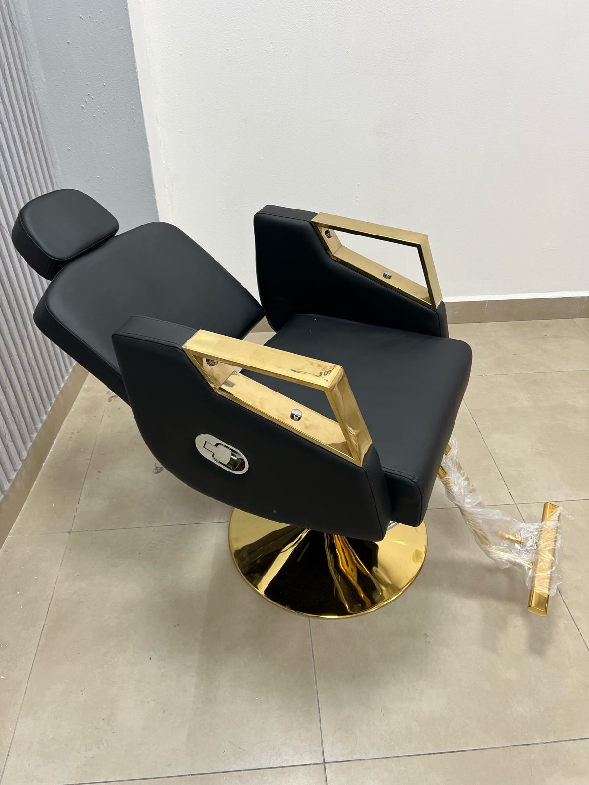 Silla Negra Para Salón con Dorado (Reclinable)