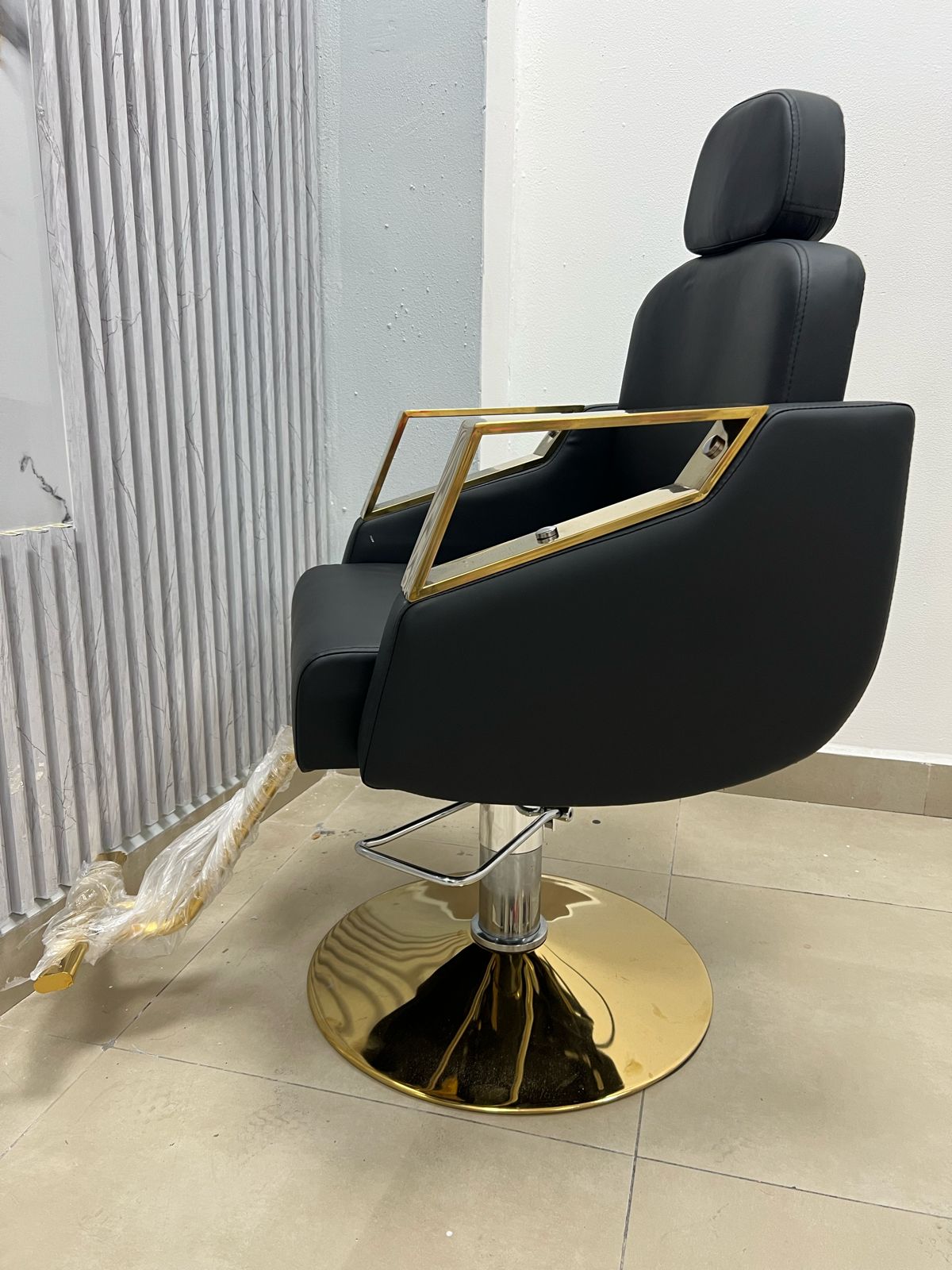 Silla Negra Para Salón con Dorado (Reclinable)