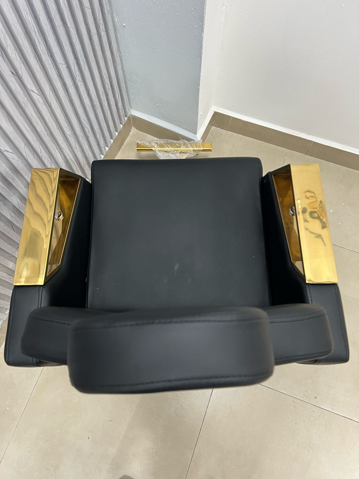 Silla Negra Para Salón con Dorado (Reclinable)