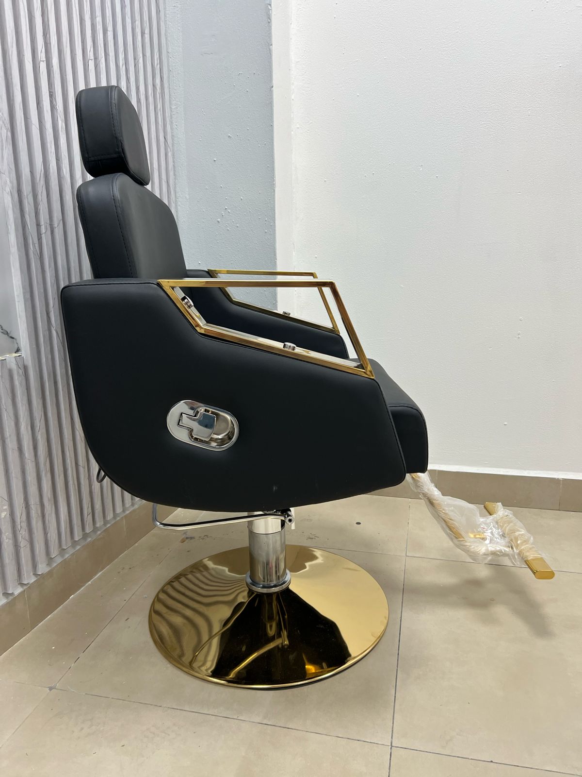 Silla Negra Para Salón con Dorado (Reclinable)