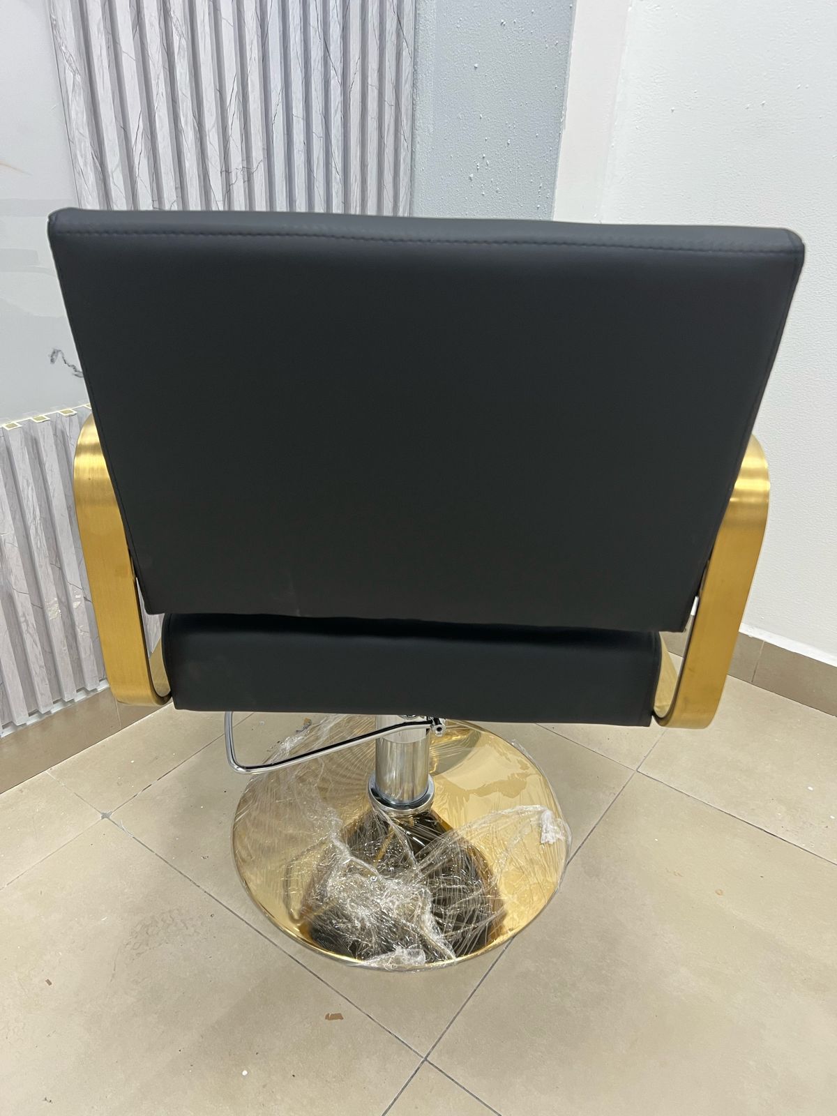 Silla Negra Para Salón con Dorado (No Reclinable)