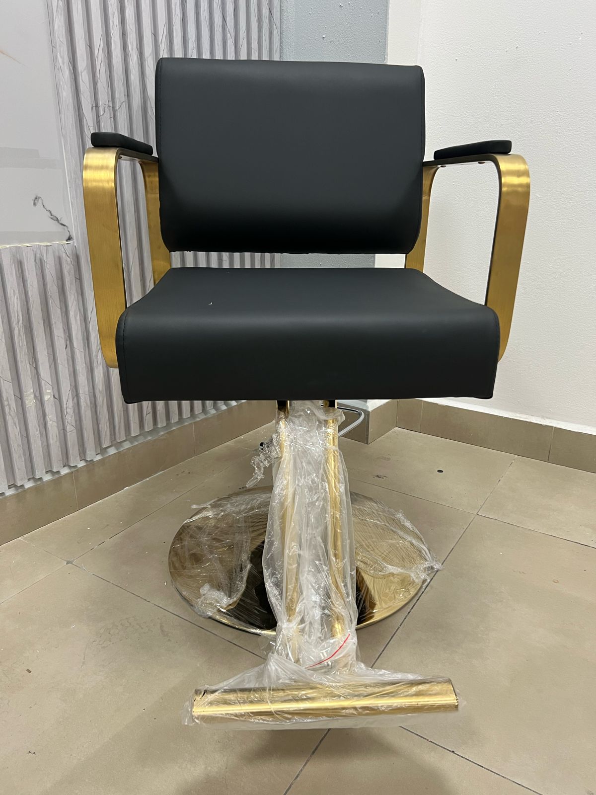 Silla Negra Para Salón con Dorado (No Reclinable)