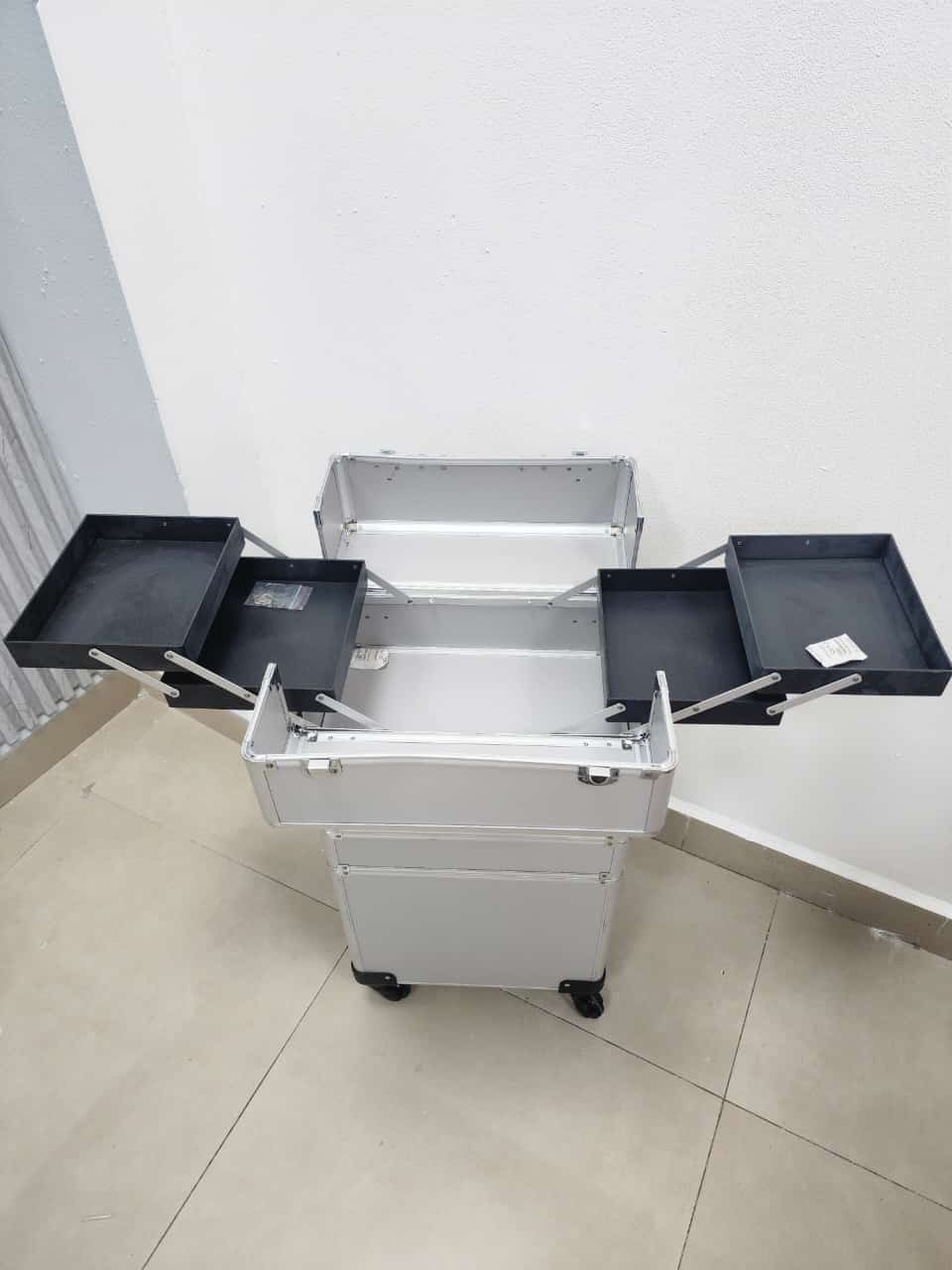 Maleta grande de 3 compartimentos con ruedas