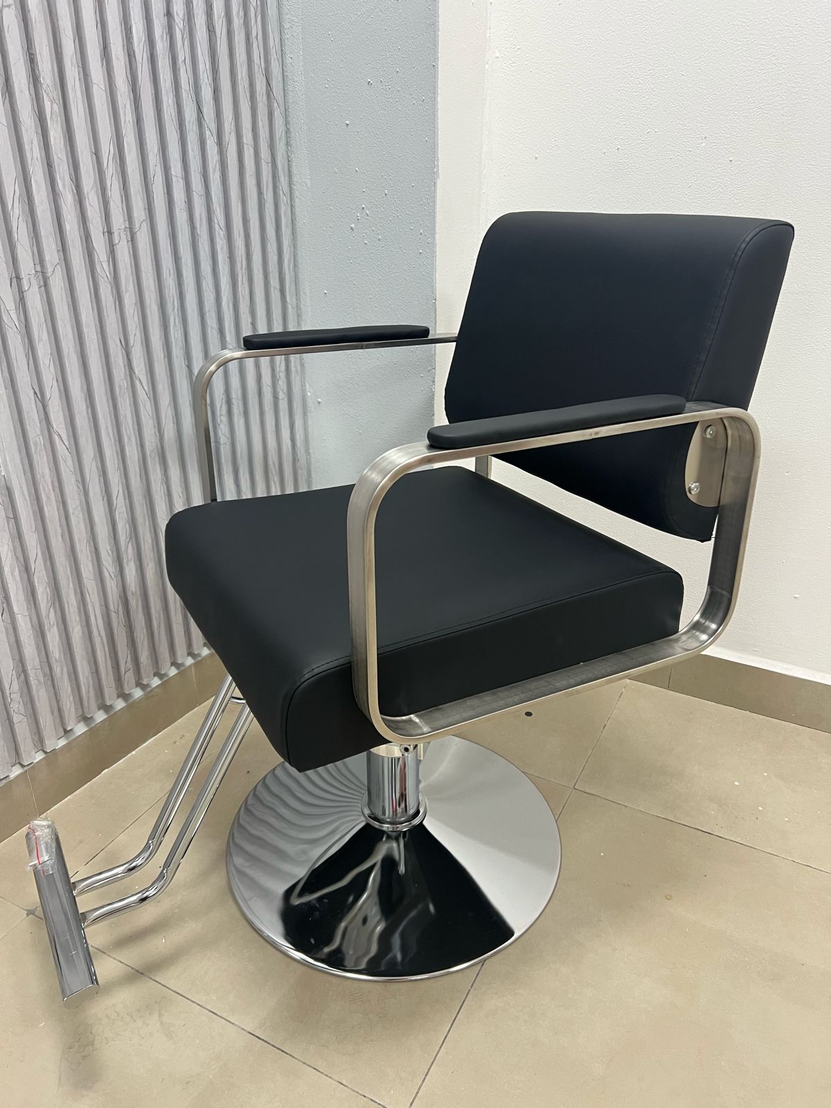 Silla Negra Para Salón con Plateado (No Reclinable)